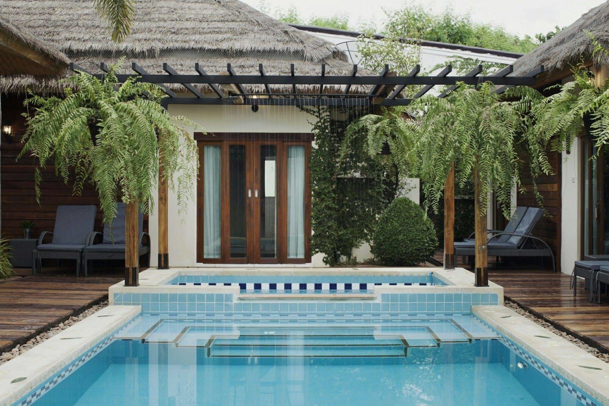 8 Resort